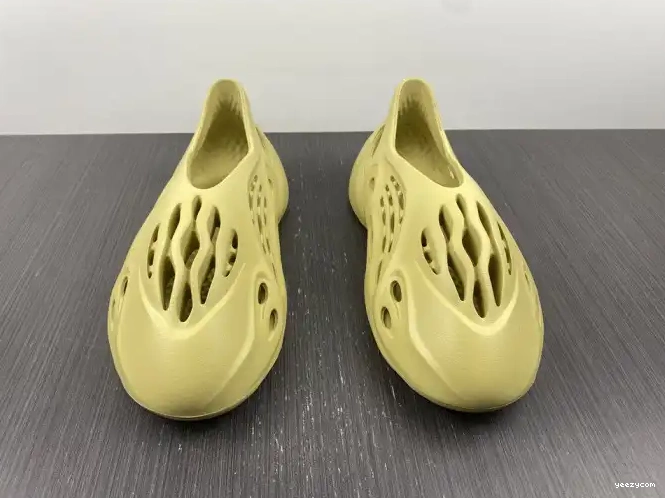 Foam Adidas GV6775 RNNR Yeezy Sulfur 0512